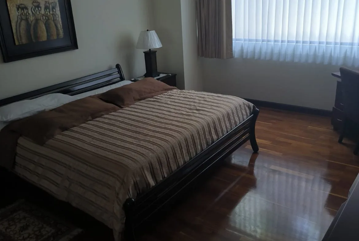 Apartamento en Renta o Venta Zona 14 - Image 3