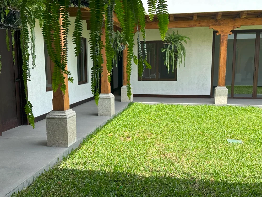 VENDO CASA EN ANTIGUA GUATEMALA - Image 1