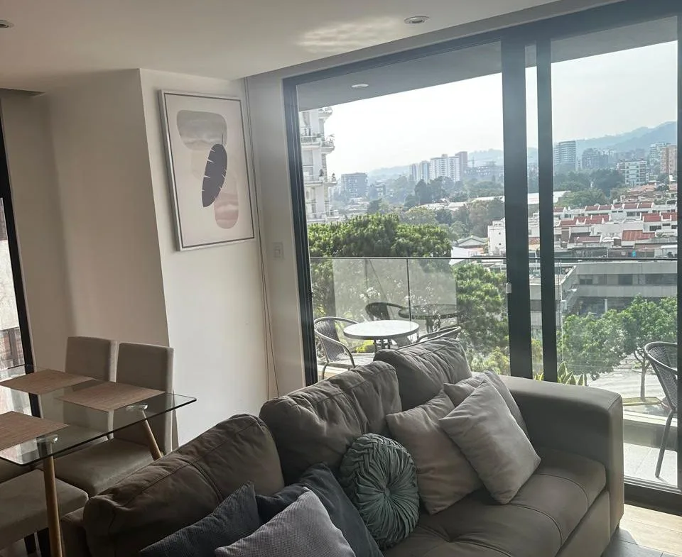 Apartamento en Venta Zona 10 - Image 2